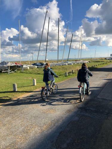 La Plage Au Bout Du Jardin / Sword Beach Cottage