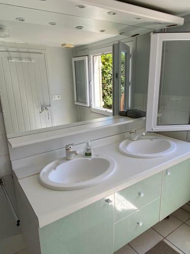 La Plage Au Bout Du Jardin / Sword Beach Cottage