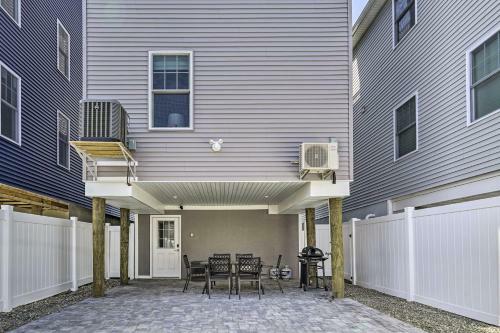 Chic Getaway With Hot Tub - Half-mi To Beach!