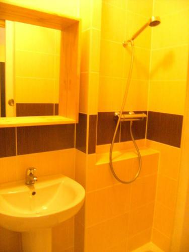 Apartamento Studio Avec Terrasse Amenagee Et Wifi A Hyeres