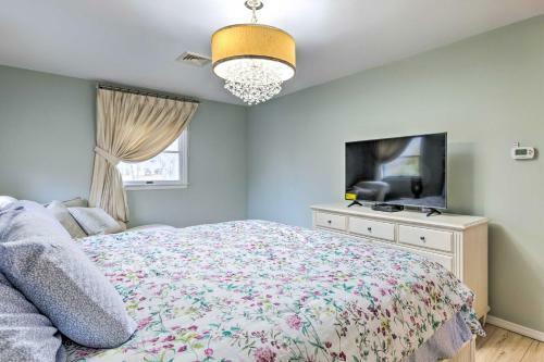 Beautiful Hampton Bays Home With Private Pool!