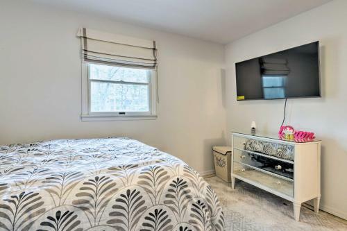 Beautiful Hampton Bays Home With Private Pool!