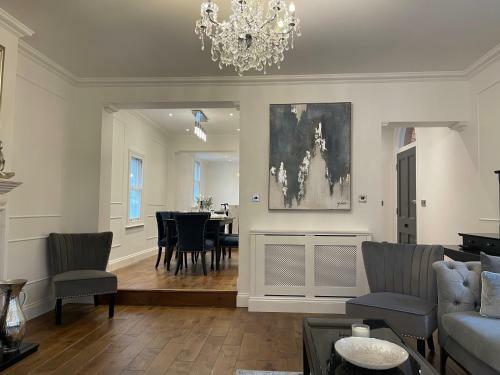 Stunning Holiday Home With Amazing Castle Views