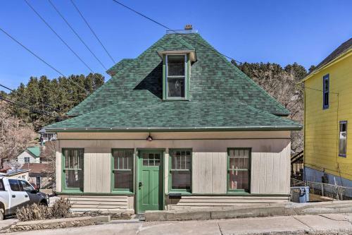 Cozy Lead Home With Gold Mine And Mountain Views!