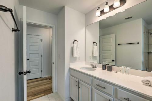 Contemporary Austin Retreat About 11 Mi To Dtwn!