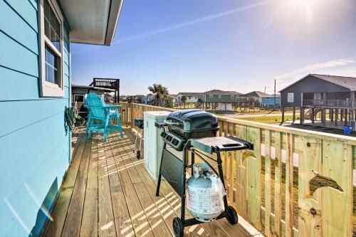Surfside Escape With Deck About 1 Block To Beach!