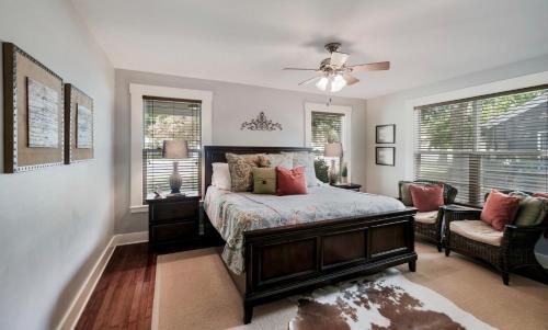 Charming Bungalow With Spa! Close To Main St!