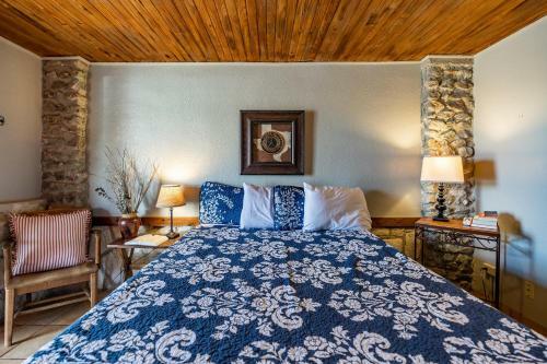 Hotel The Historic Leakey Inn