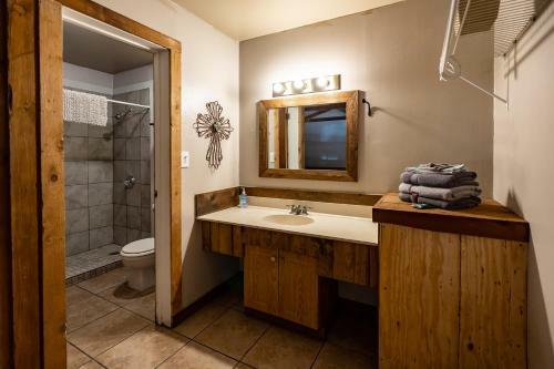 Hotel The Historic Leakey Inn