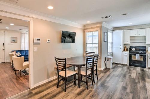 Charming Galveston Home Less Than 1 Mi To Seawall!