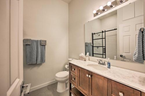 Modern Malakoff Escape With Panoramic Lake View