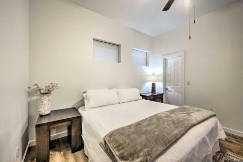 Modern Malakoff Escape With Panoramic Lake View