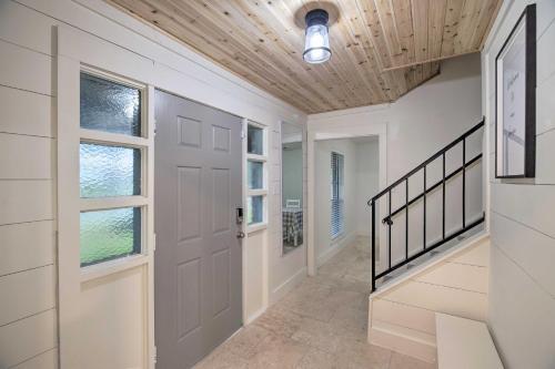 Modern House With Fireplace, Walk To Fishing!