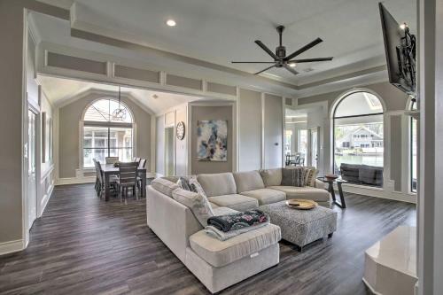 Luxe Lakefront Retreat With Grills And Boat Dock!