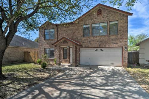 New Braunfels Escape, Walk To Gruene Hall!