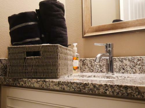 Luxury 3bd 3 1/2 Bath In Heart Of Houston!