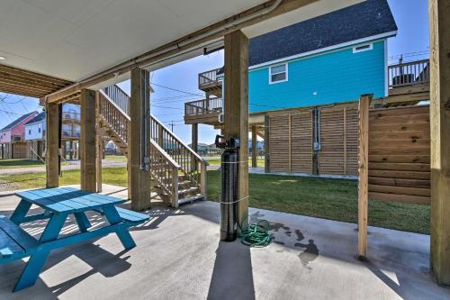 Sun-soaked Texas Getaway With Multiple Decks!