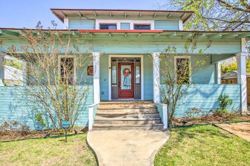 Pet-friendly San Antonio Home With Deck And Yard!
