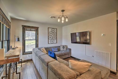 Cozy Damascus Cottage With Outdoor Amenities