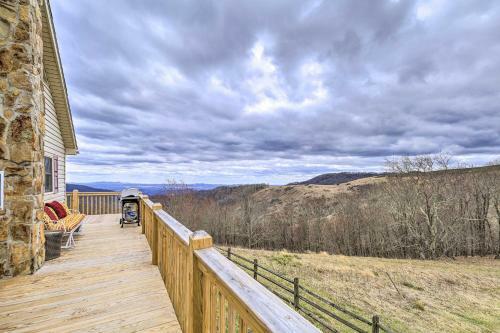 Apartamento Scenic, Authentic Cabin With Sweeping Mtn Views