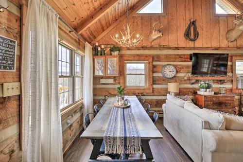 Apartamento Scenic, Authentic Cabin With Sweeping Mtn Views