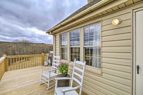 Apartamento Scenic, Authentic Cabin With Sweeping Mtn Views