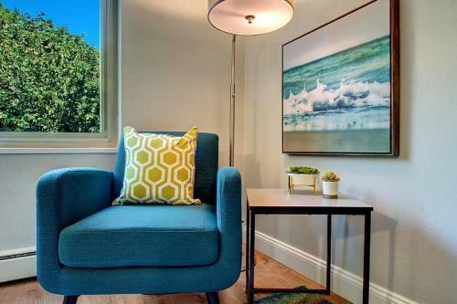 Apartamento Modern Coastal Downtownking Bedwork Deskkitchen