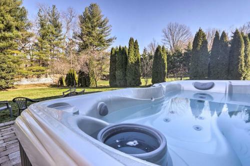 Harpers Ferry Home With Hot Tub, Walk To River!