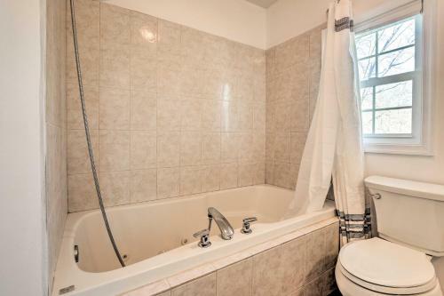 Harpers Ferry Home With Hot Tub, Walk To River!