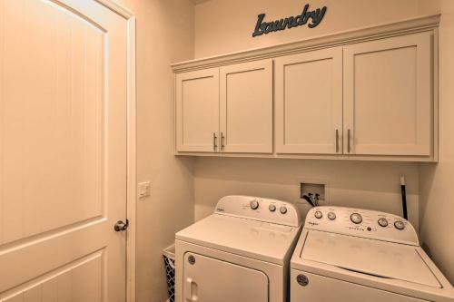 Bright Home With Yard, 4 Mi To Colorado River!