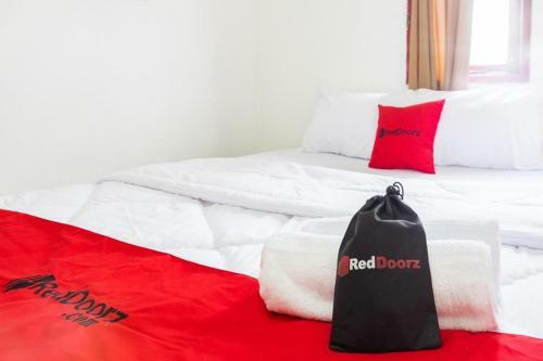 Hostal Reddoorz Near Universitas Pamulang