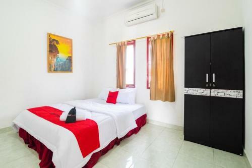 Hostal Reddoorz Near Universitas Pamulang