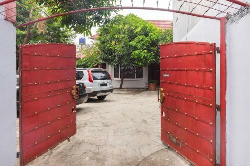 Hostal Reddoorz Near Universitas Pamulang