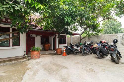 Hostal Reddoorz Near Universitas Pamulang