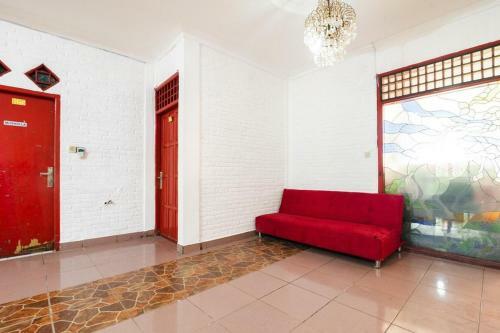 Hostal Reddoorz Near Universitas Pamulang