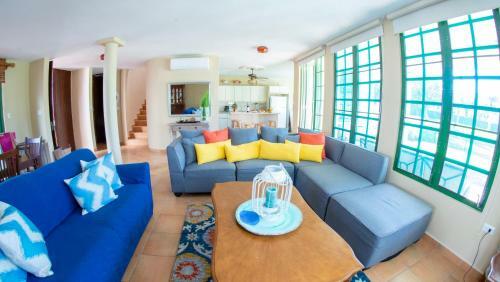 Villa Coral Reef- 4br With Community Pool Overlooking Ocean