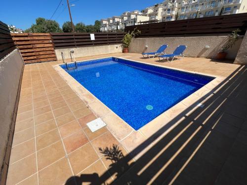 Spacious Beautiful 1 Bedroom Apartment With Pool !