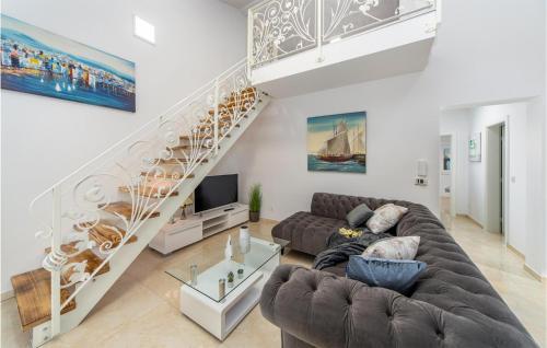 Nice Home In Bilice With 3 Bedrooms