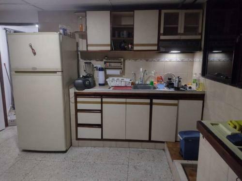 Apartaestudio Amplio Con Vista Exterior Y Balc�n.
