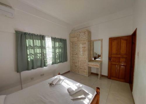 Beau Vallon Villa Self Catering With Pool