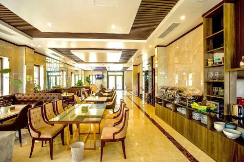 Holiday Hotel Halong Bay