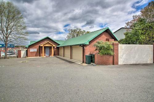 Lakefront Hot Springs Home With Grill And 2 Docks