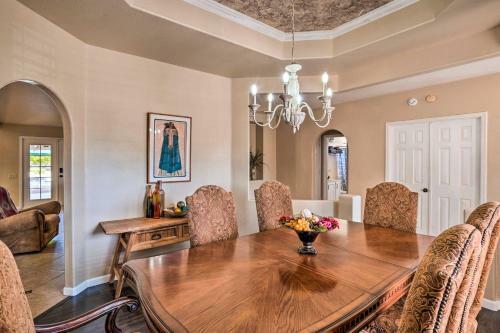 Peaceful Glendale Home With Yard, Patio And Pool!