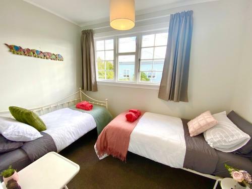 Villa Ivy Cottage - Stylish, Spacious & Near Amenities