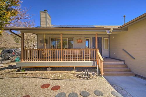 Inviting Big Bear Retreat With Hot Tub And Fire Pit!