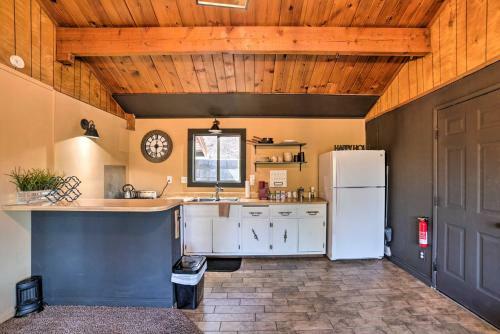 Welcoming Big Bear Home With Deck And Tree Views