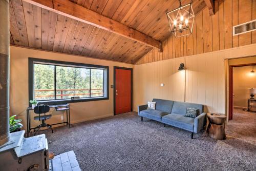 Welcoming Big Bear Home With Deck And Tree Views