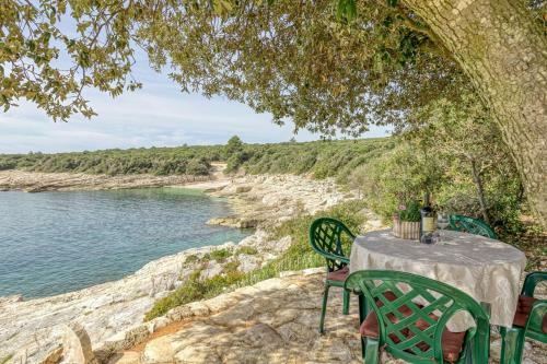 Apartamento Cottage On The Kavran Beach