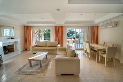 Emerald Villa In �l�deniz