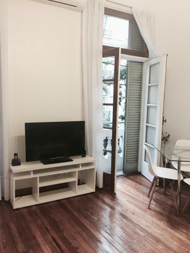 Apartamento Dos Ambientes Amplios Y Luminosos En Recoleta